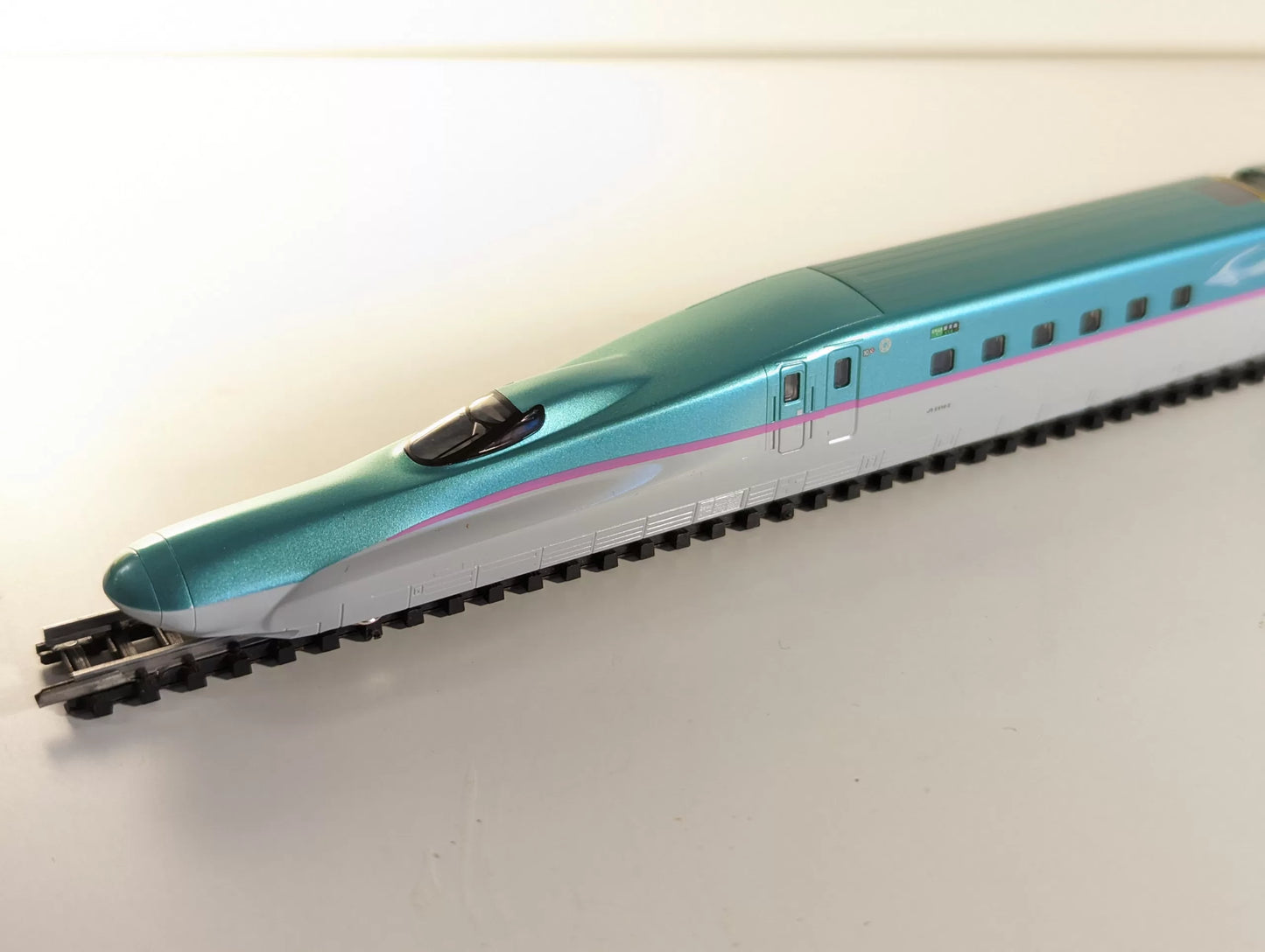 KATO 10-857 E5 SHINKANSEN HAYABUSA (N-SCALE)(BRAND NEW)