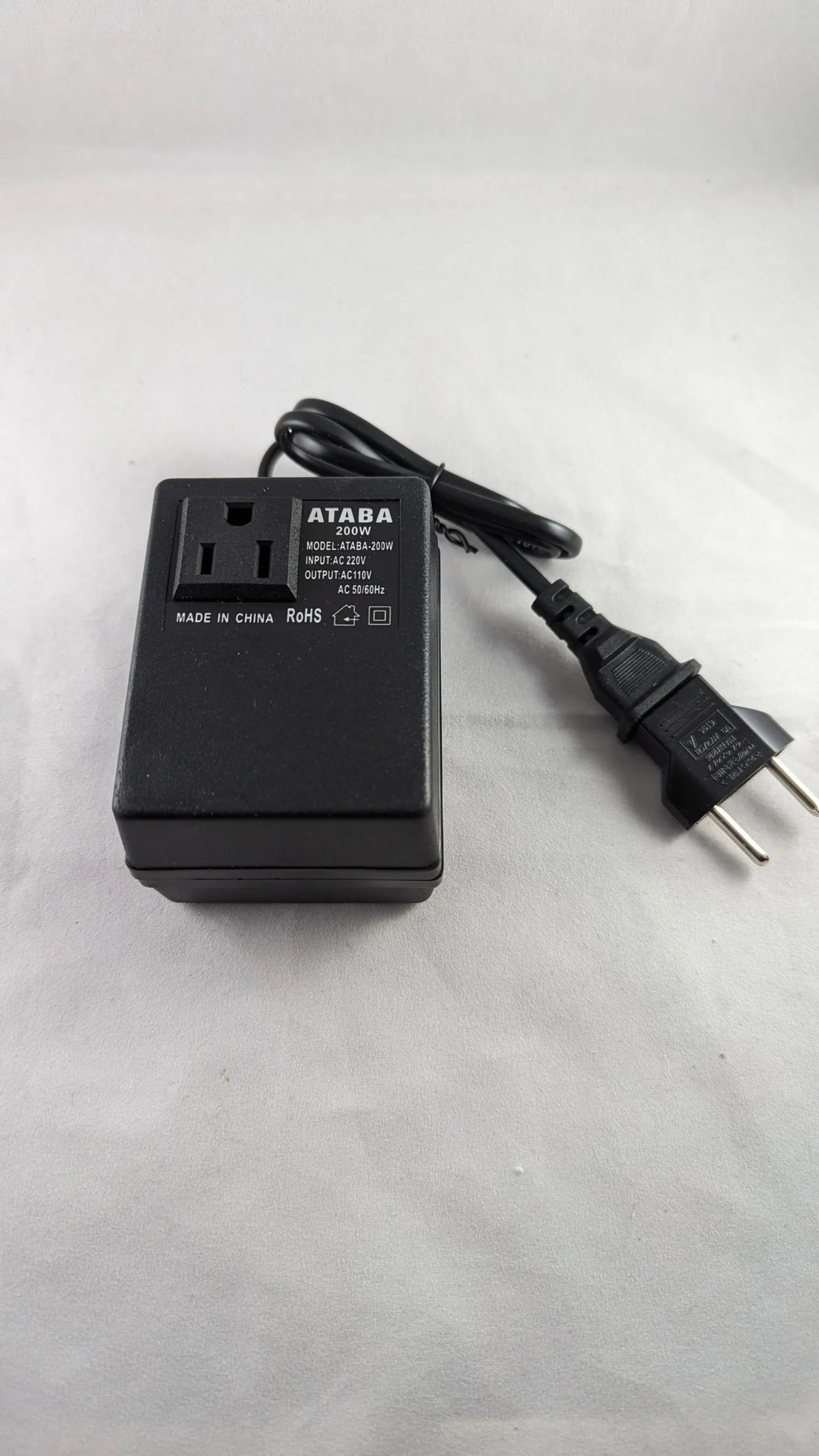 Convertidor de voltaje inteligente y eficiente ATABA de 200 W CA de 220 V a 110 V