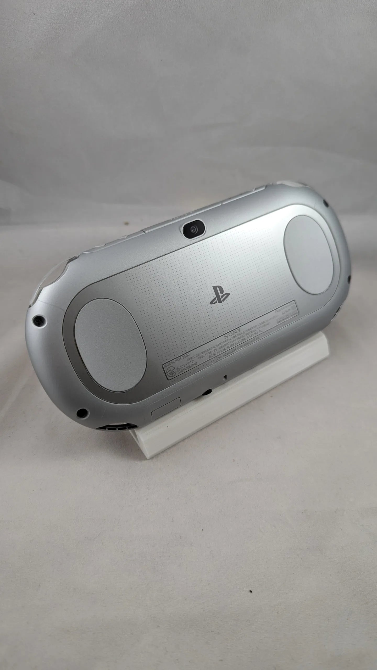 PS VITA PCH 2000 - PlayStation Silver (Japan Edition) SONY
